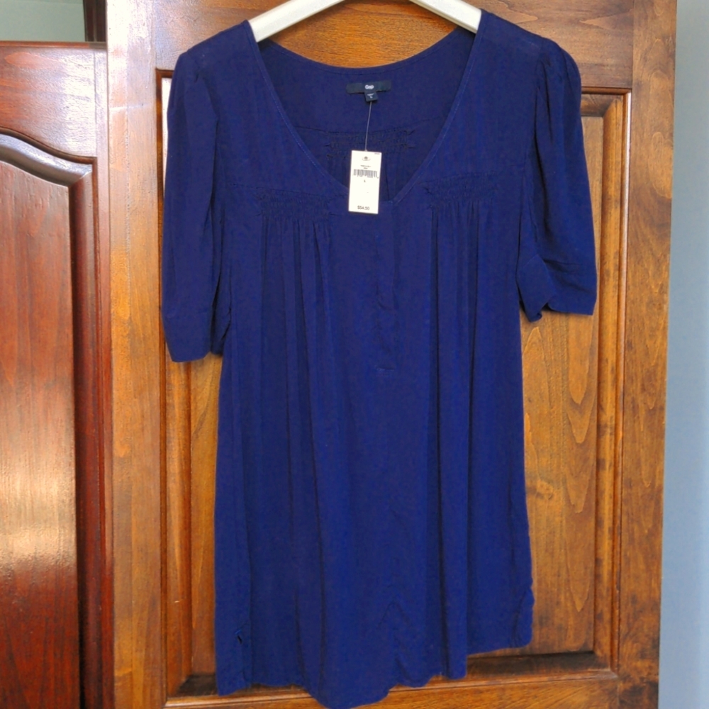 Gap NWT rayon purple 💜 Blouse, Top, Tunic. Short sleeve, V Neck, Smocked , Sz L